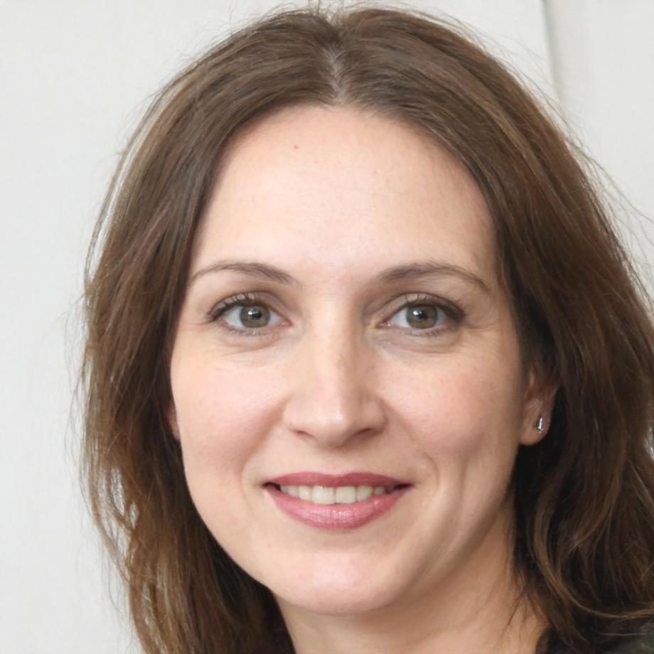 Instructora explicando conceptos de robótica durante una clase práctica